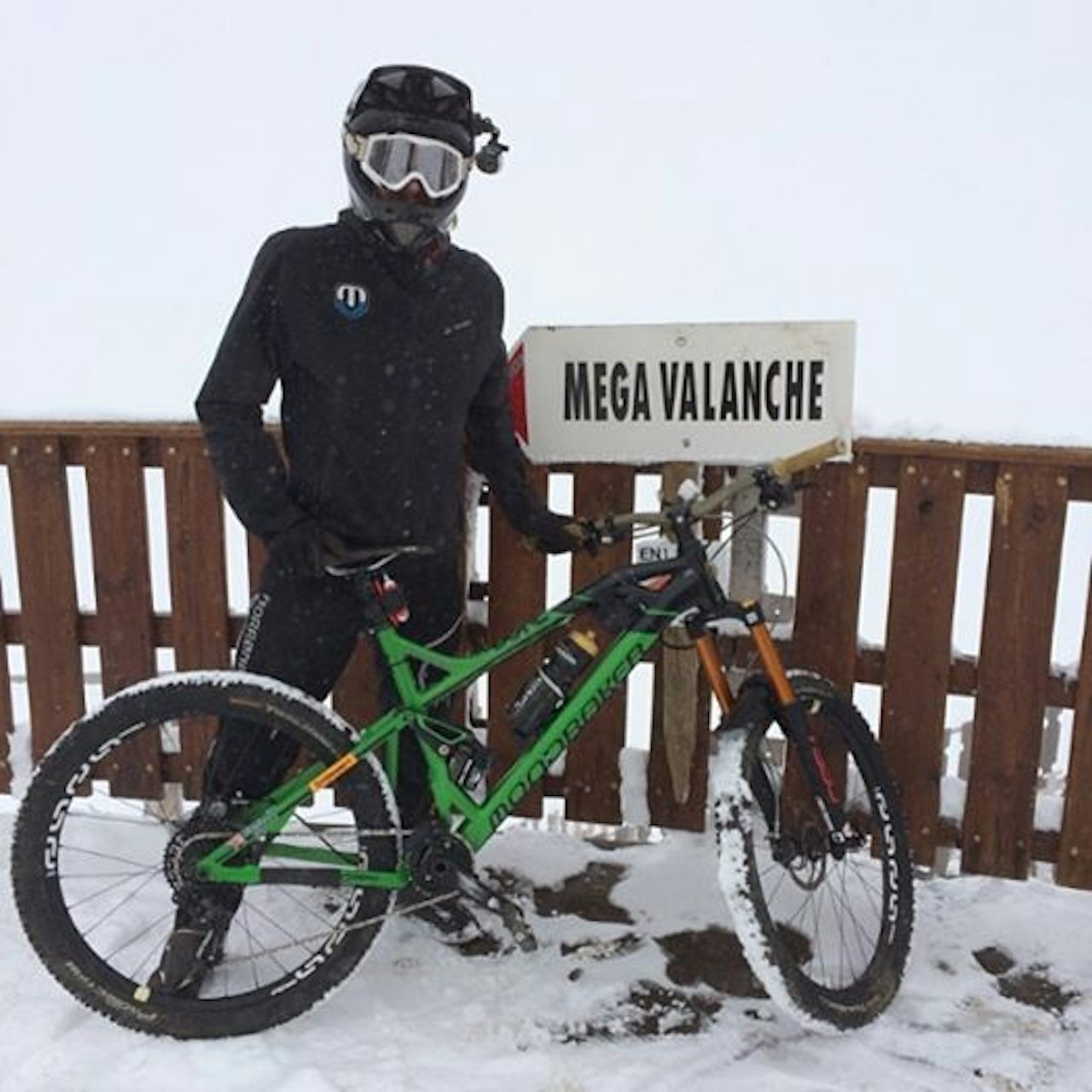 SNØFRISK: Morten Mølsted er klar for Megavalanche. Det blir ruskete. Foto: Privat SNØFRISK: Morten Mølsted er klar for Megavalanche. Det blir ruskete. Foto: Privat