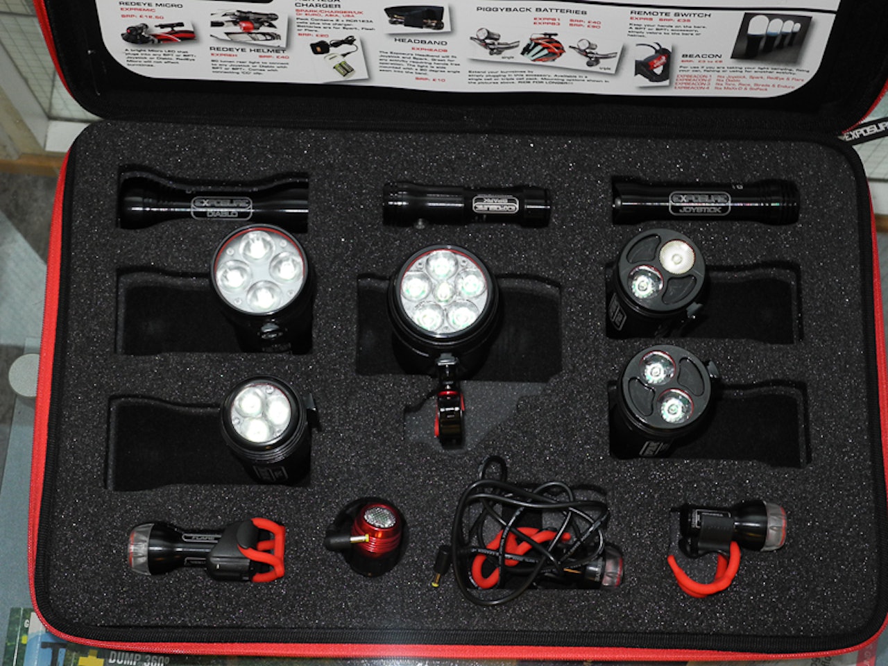 LYSPAKKE: Demopakka til Topbikes viser fram hele Exposure sitt lysutvalg. Her ser vi Six Pack, MaxxD, Toro, Strada, Race og Red Eye lysende i mot. LYSPAKKE: Demopakka til Topbikes viser fram hele Exposure sitt lysutvalg. Her ser vi Six Pack, MaxxD, Toro, Strada, Race og Red Eye lysende i mot.