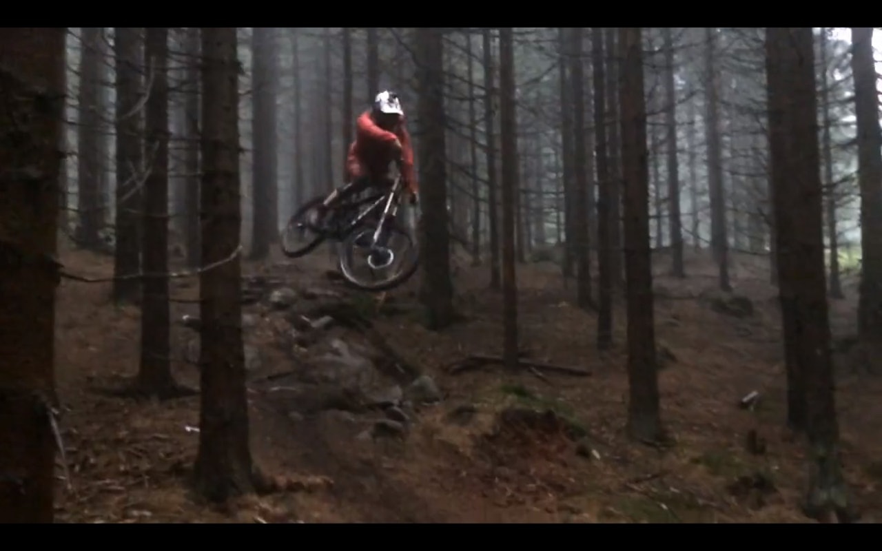 GLÆTT: Regnvær og såpeglatt føre er bra trening for utforsykling. Frikk Hess-Bolstad, Adrian Aakre og Brage Vestavik (bildet) vet å utnytte mulighetene. GLÆTT: Regnvær og såpeglatt føre er bra trening for utforsykling. Frikk Hess-Bolstad, Adrian Aakre og Brage Vestavik (bildet) vet å utnytte mulighetene.