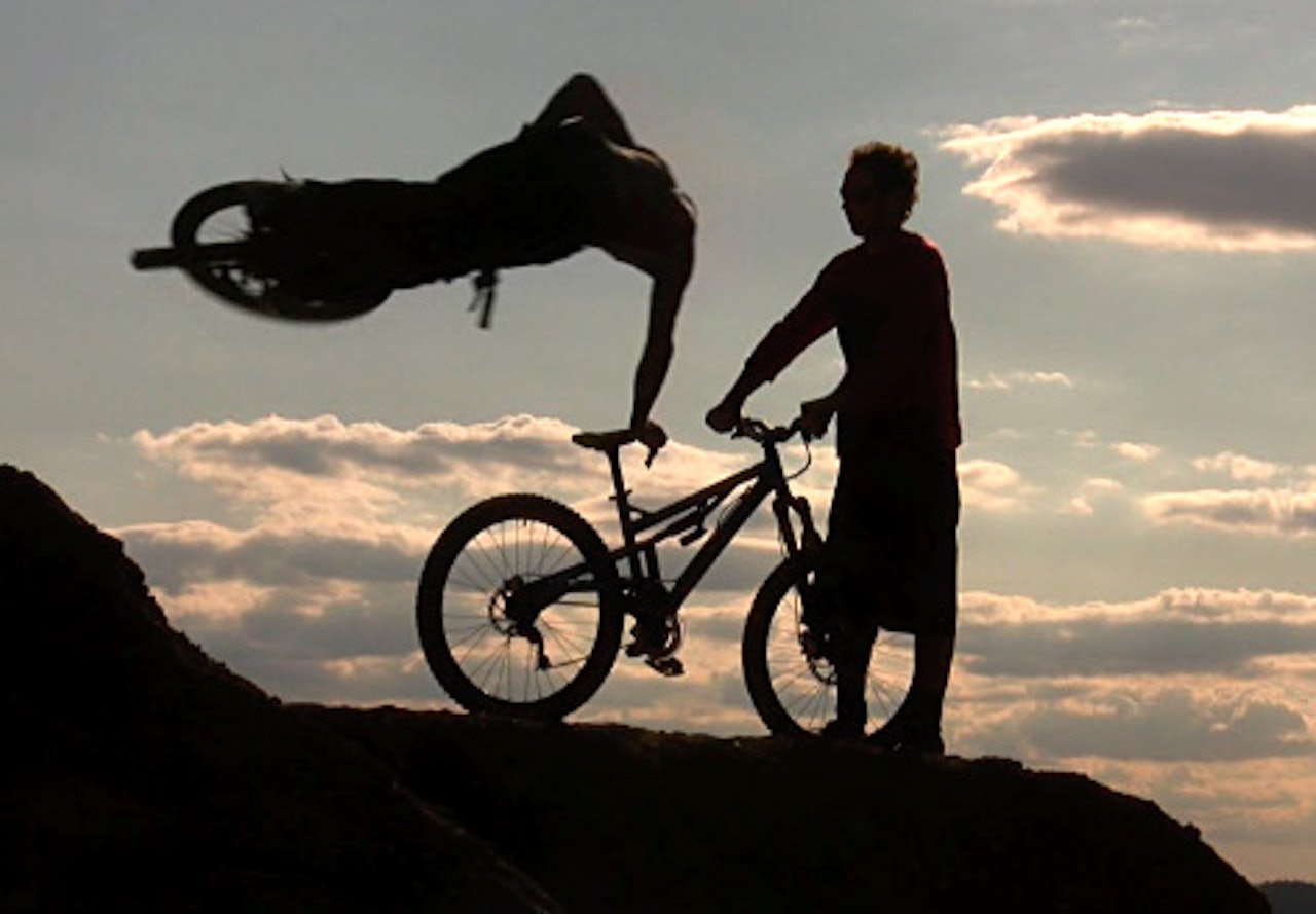 HÅNDPÅLEGGELSE: Niels Windfeldt tok mange handplants på lørdag. HÅNDPÅLEGGELSE: Niels Windfeldt tok mange handplants på lørdag.