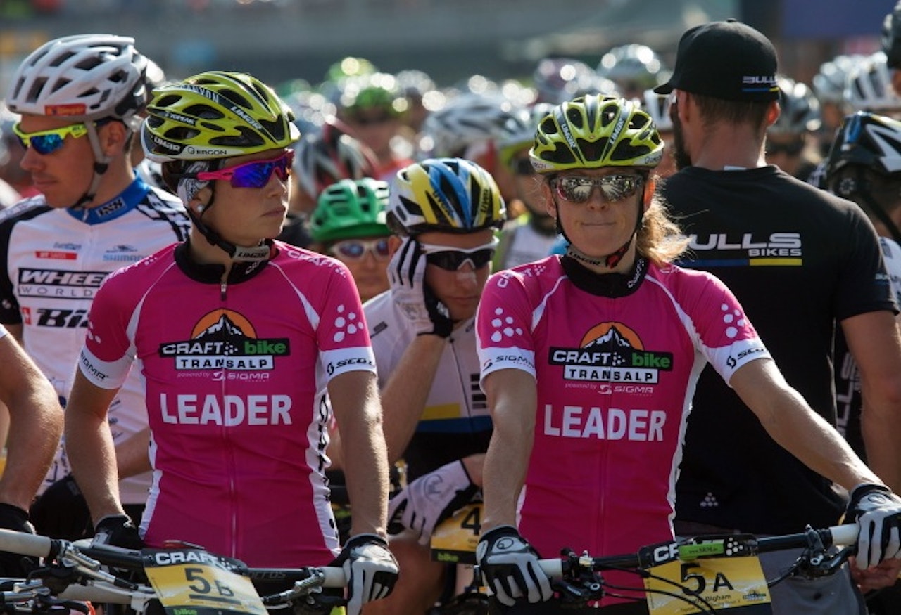 RESERVE: Da Sally Bigham opprinnelige makker ble syk, fikk Borghild tilbud om å steppe inn. Etter en liten runde med seg selv, takket hun ja. Alle foto: www.bike-transalp.de RESERVE: Da Sally Bigham opprinnelige makker ble syk, fikk Borghild tilbud om å steppe inn. Etter en liten runde med seg selv, takket hun ja. Alle foto: www.bike-transalp.de