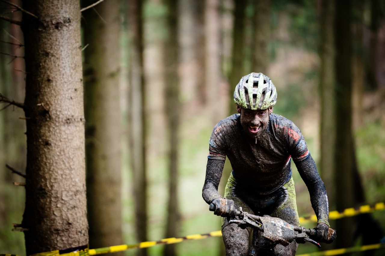 I FORM: Rudi Van Houts presterer jevnt i verdenscupen, men frekventerer sjelden toppen av resultatlistene. I år har han vist stor form, og gikk i gjørmen helt til topps.Foto: Marius Maasewerd I FORM: Rudi Van Houts presterer jevnt i verdenscupen, men frekventerer sjelden toppen av resultatlistene. I år har han vist stor form, og gikk i gjørmen helt til topps.Foto: Marius Maasewerd