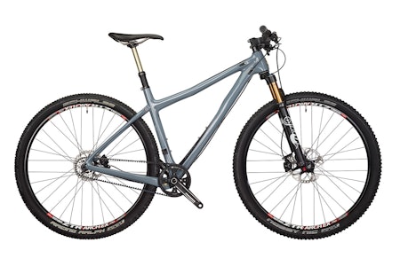 IKKE VANLIG: Ibis Tranny er en karbon-29er litt utenom det vanlige. Senkepinne, justerbare kjedestag og muligheten for å dele sykkelen i to er spesielle funksjoner. IKKE VANLIG: Ibis Tranny er en karbon-29er litt utenom det vanlige. Senkepinne, justerbare kjedestag og muligheten for å dele sykkelen i to er spesielle funksjoner.