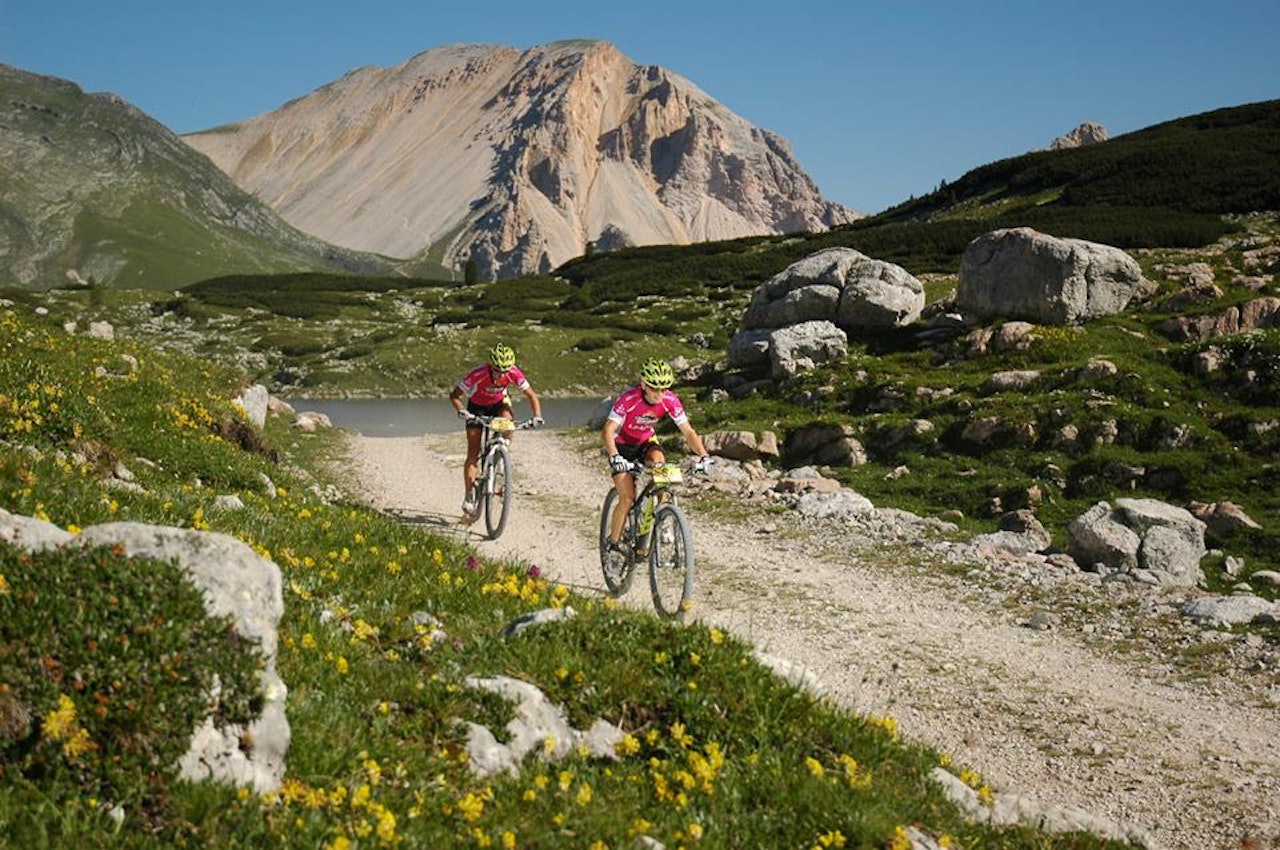 KOSER SEG I DOLOMITTENE:- Den fjerde etappen var fantastisk fin. Dolomittene anbefales, skriver Borghild på Facebook. KOSER SEG I DOLOMITTENE:- Den fjerde etappen var fantastisk fin. Dolomittene anbefales, skriver Borghild på Facebook.