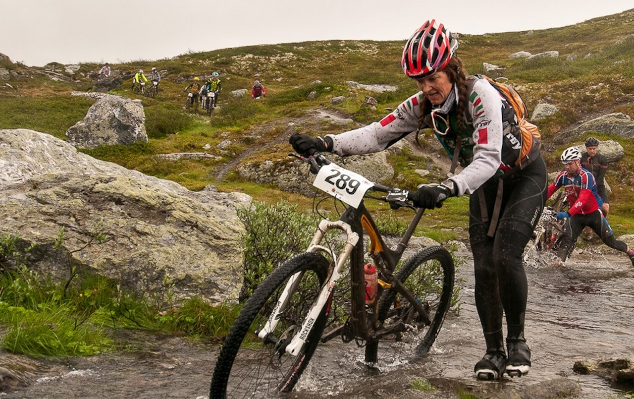 HARDT: Fjorårets Bukkeritt ble en våt opplevelse. - For min del ble det drøye fem timer med en følelse av å bedrive styrketråkk, forteller Inger Eline Romundgard. HARDT: Fjorårets Bukkeritt ble en våt opplevelse. - For min del ble det drøye fem timer med en følelse av å bedrive styrketråkk, forteller Inger Eline Romundgard.