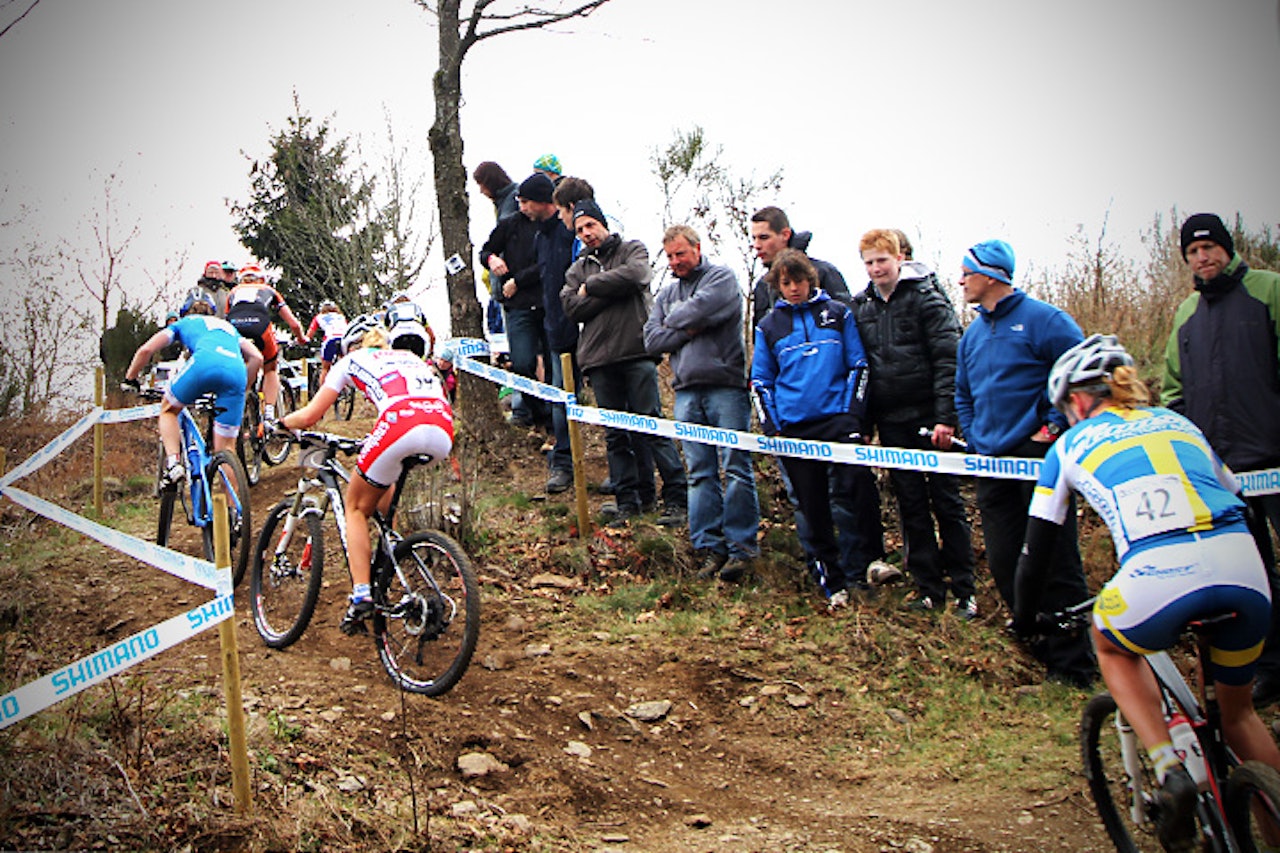 BRATT OPP: Løypa bruker ikke så mye tid på flate distanser. Her er Elisabeth Sveum på vei opp nok en kneik. Foto: Elisabethsveum.com BRATT OPP: Løypa bruker ikke så mye tid på flate distanser. Her er Elisabeth Sveum på vei opp nok en kneik. Foto: Elisabethsveum.com