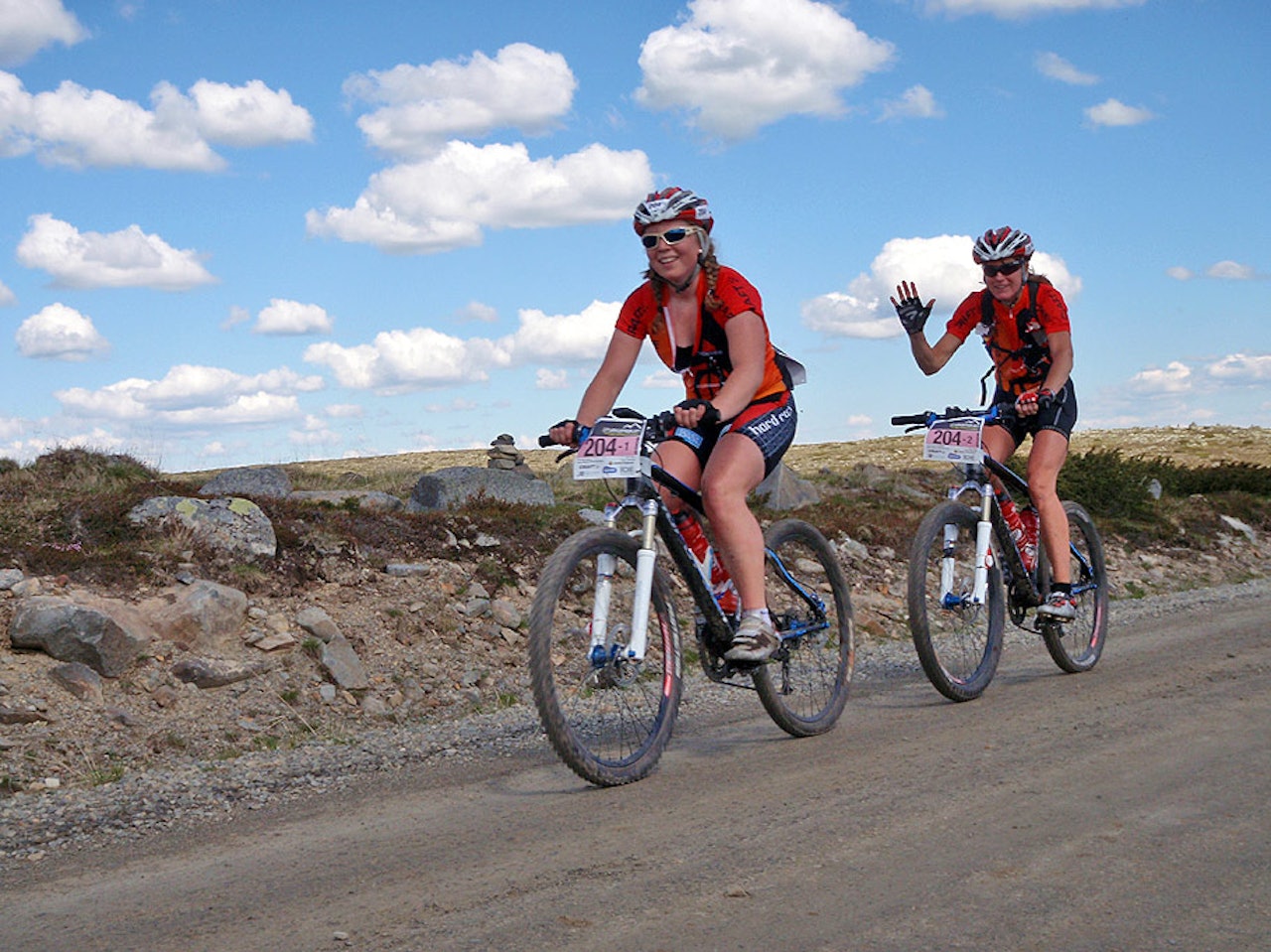 TEAM HELIUMS JENTER: Elisabeth Sveum og Ingrid Jevne Fremstad har en solid ledelse i jenteklassen. De kan nyte turen til Oslo. Foto: Rittlege Lars Eftang. TEAM HELIUMS JENTER: Elisabeth Sveum og Ingrid Jevne Fremstad har en solid ledelse i jenteklassen. De kan nyte turen til Oslo. Foto: Rittlege Lars Eftang.