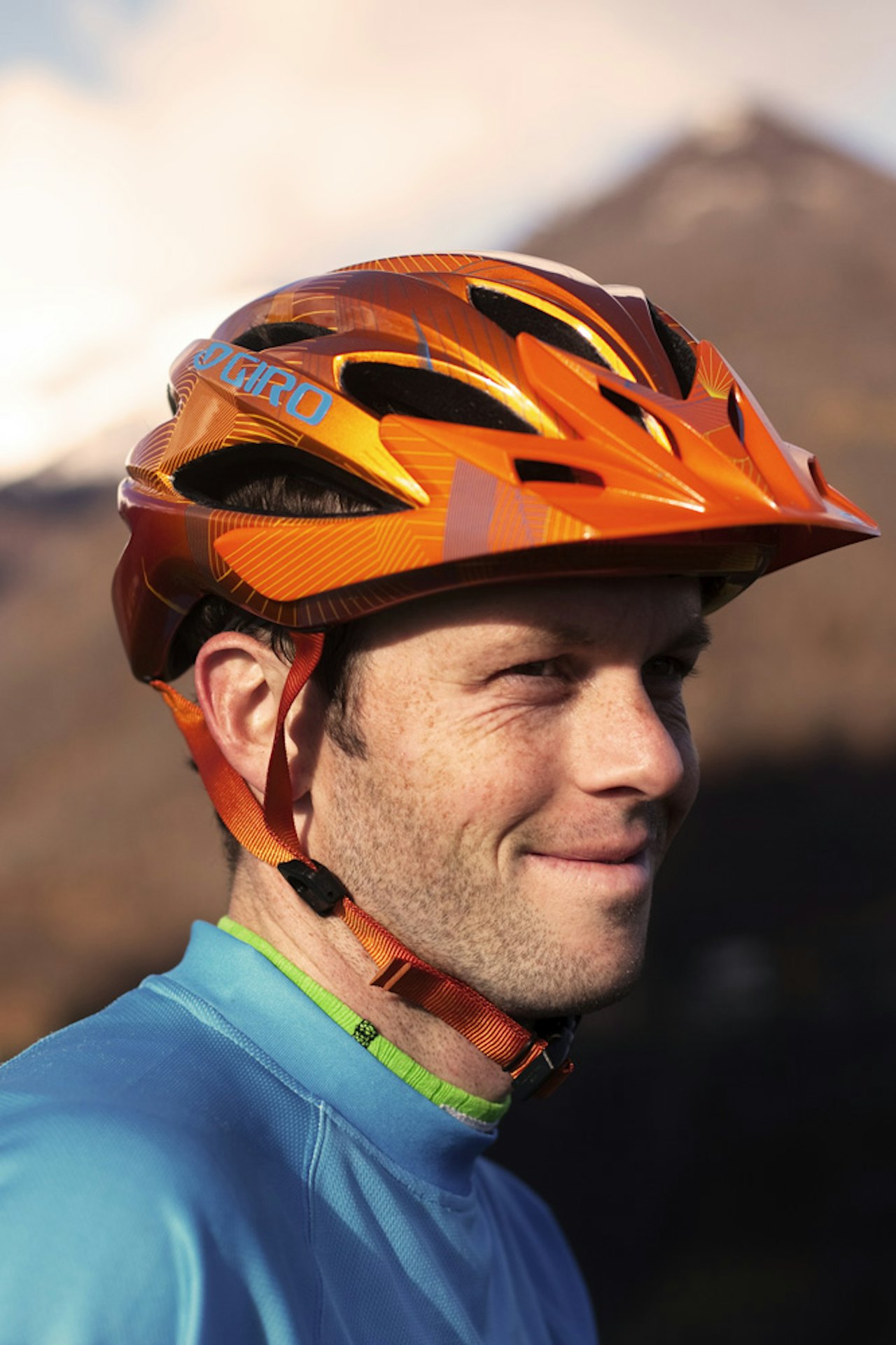 XAR: Gaute Reitan poserer med Giros nye sti-lokk. XAR: Gaute Reitan poserer med Giros nye sti-lokk.