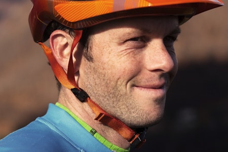 XAR: Gaute Reitan poserer med Giros nye sti-lokk. XAR: Gaute Reitan poserer med Giros nye sti-lokk.