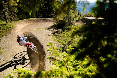DRØMMEFØRE: Mille Johnset koser seg med perfekte doseringer i Hafjell. 13-åringen parkerer de aller fleste –til og med i monsterløypa Rollercoaster. Foto: Martin I. Dalen hafjell bike park