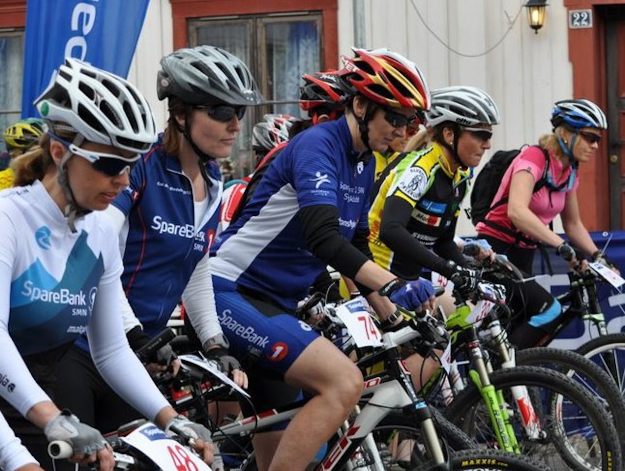 JENTERITT: Lørdag 14. juni blir Røros sentrum fylt av ivrige sykkeldamer som er klare for sykkelritt. JENTERITT: Lørdag 14. juni blir Røros sentrum fylt av ivrige sykkeldamer som er klare for sykkelritt.