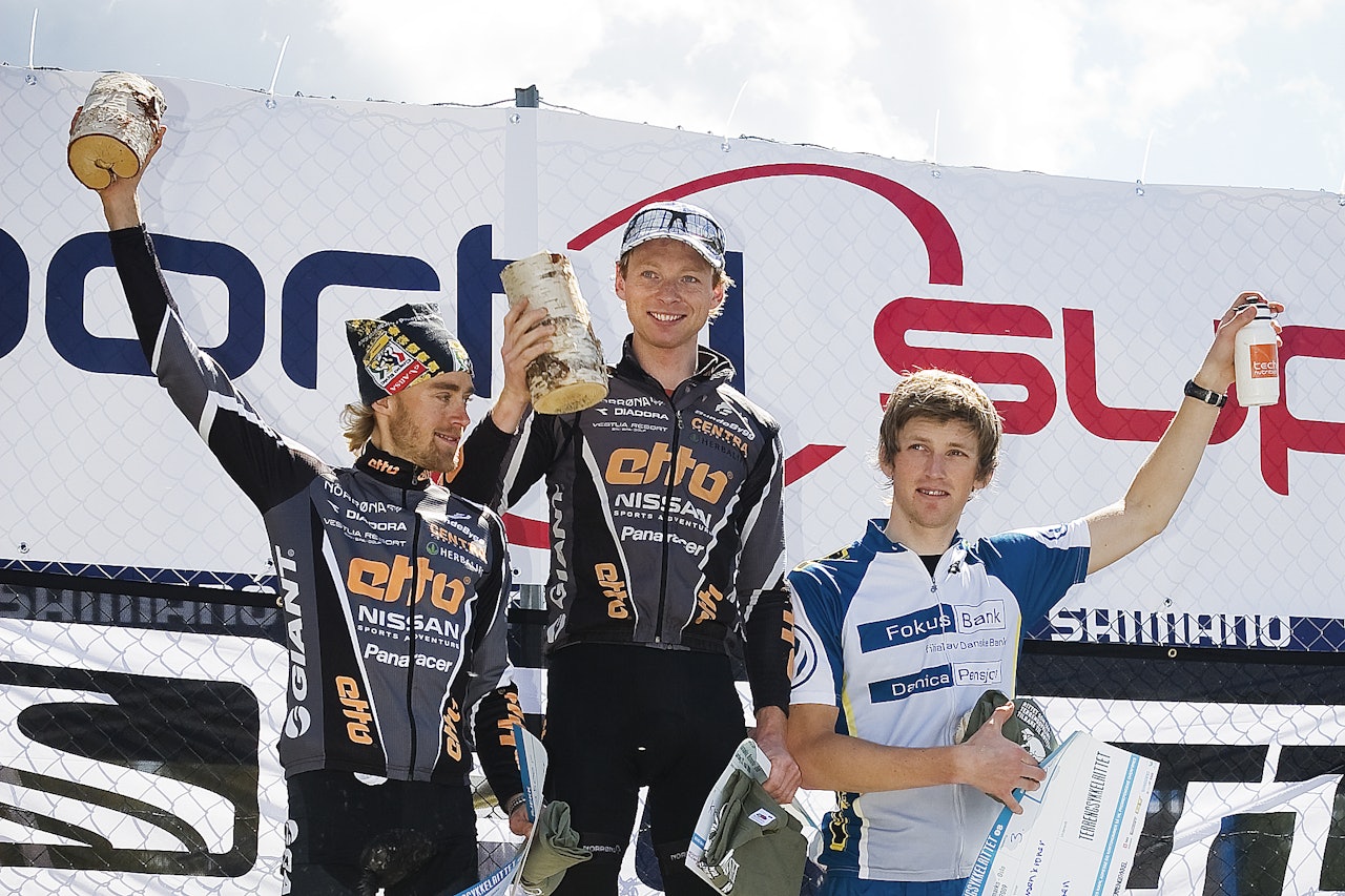 PÅ TOPP: I fjor tok Martin en andreplass i Terrengsykkelrittet i mai. Lagkamerat Kristian Torgersen vant og Ola Kjøren tok tredjeplassen. Foto: Kristoffer Kippernes. PÅ TOPP: I fjor tok Martin en andreplass i Terrengsykkelrittet i mai. Lagkamerat Kristian Torgersen vant og Ola Kjøren tok tredjeplassen. Foto: Kristoffer Kippernes.