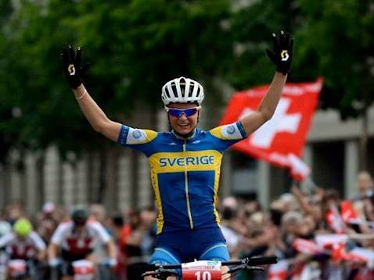 UTKLASSING: 19.-åringen Jenny Rissveds utklasset konkurrentene og tok et historisk EM-gull i sprint i Bern. Foto: Mountainbike & Trial European Championships 2013 UTKLASSING: 19.-åringen Jenny Rissveds utklasset konkurrentene og tok et historisk EM-gull i sprint i Bern. Foto: Mountainbike & Trial European Championships 2013