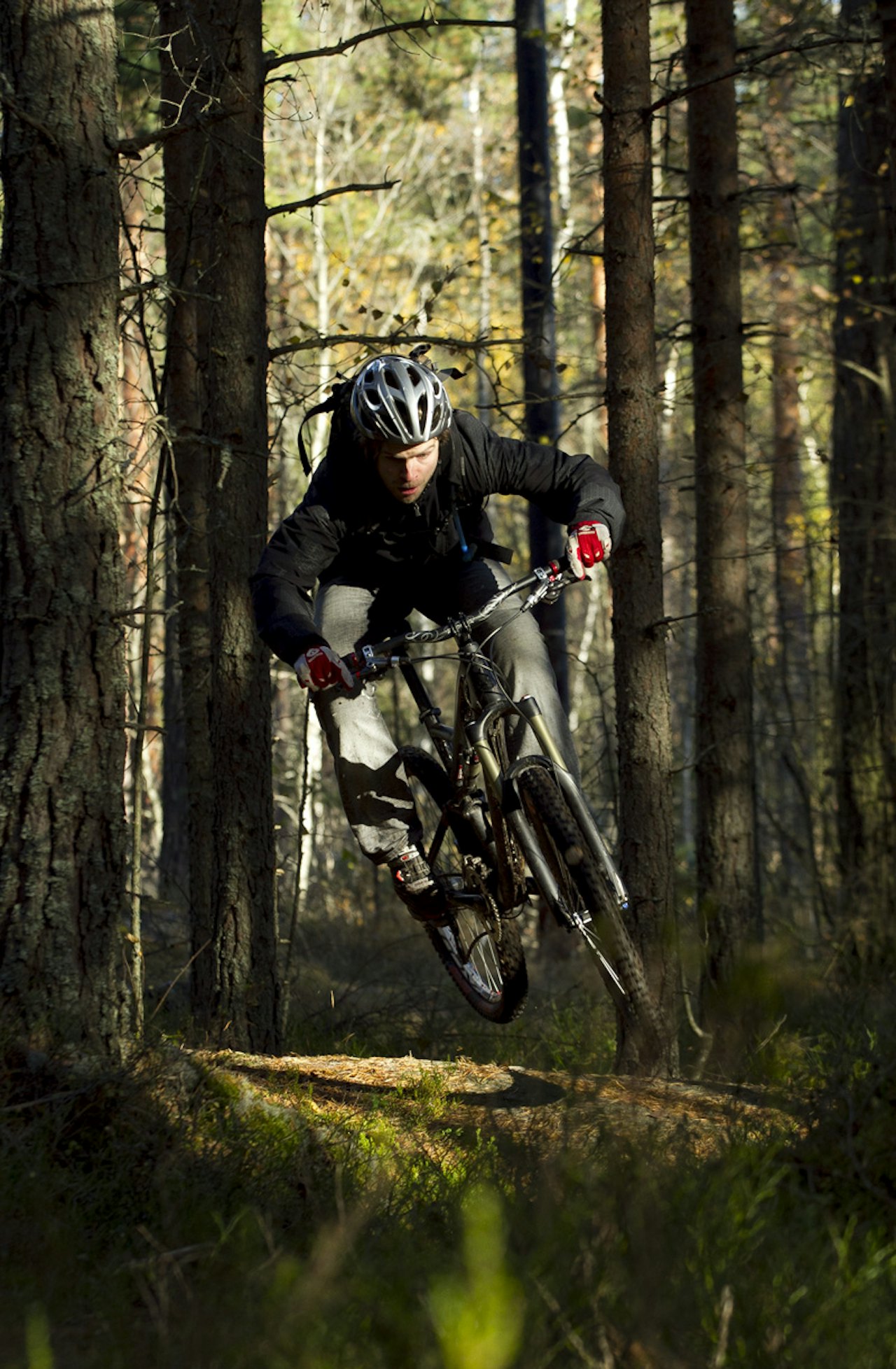 Kim Andrè Eliassen, kjent snowboardprofil fra Lillehammer lufter Specialized Stumpjumper FSR2. Kim Andrè Eliassen, kjent snowboardprofil fra Lillehammer lufter Specialized Stumpjumper FSR2.