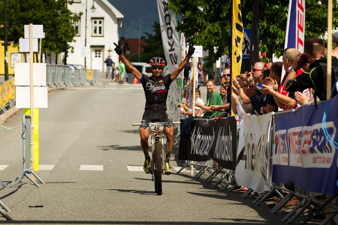 REVANSJE: Etter å ha gått på en smell i fjorårets utgave av rittet, var det Håkon Austad som trakk det lengste strået i Svelvik på lørdag. REVANSJE: Etter å ha gått på en smell i fjorårets utgave av rittet, var det Håkon Austad som trakk det lengste strået i Svelvik på lørdag.