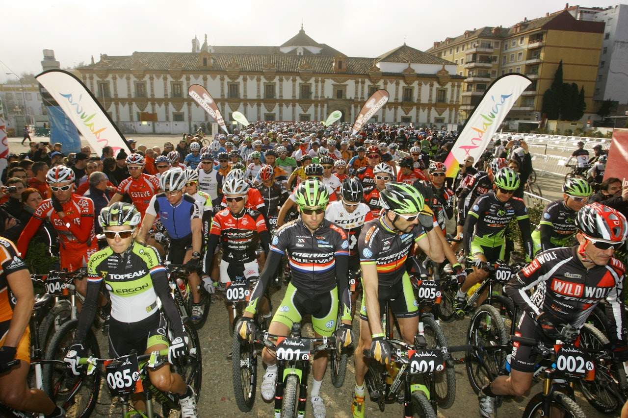 HELE GJENGEN: Sjekk ut fjerde rekke til venstre, der finner vi Team Fokus-Danica.Foto: Andalucia Bike Race HELE GJENGEN: Sjekk ut fjerde rekke til venstre, der finner vi Team Fokus-Danica.Foto: Andalucia Bike Race