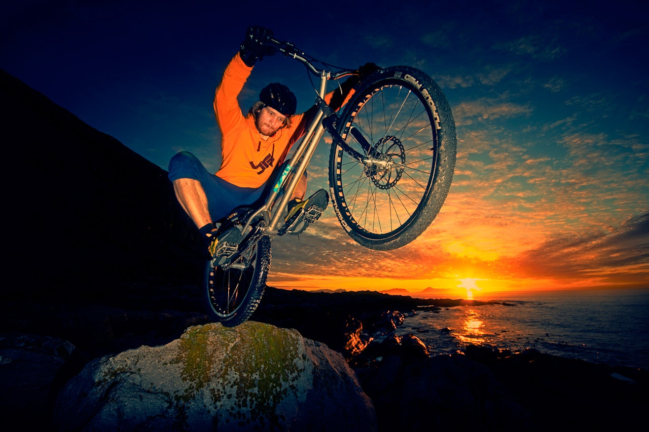 FOR LIVETS GLADE GUTTER: Thomas Remvik Aasen har fans over hele verden. Hans spenstige trialstil og flotte bilder inspirerer mange til å prøve selv. FOR LIVETS GLADE GUTTER: Thomas Remvik Aasen har fans over hele verden. Hans spenstige trialstil og flotte bilder inspirerer mange til å prøve selv.