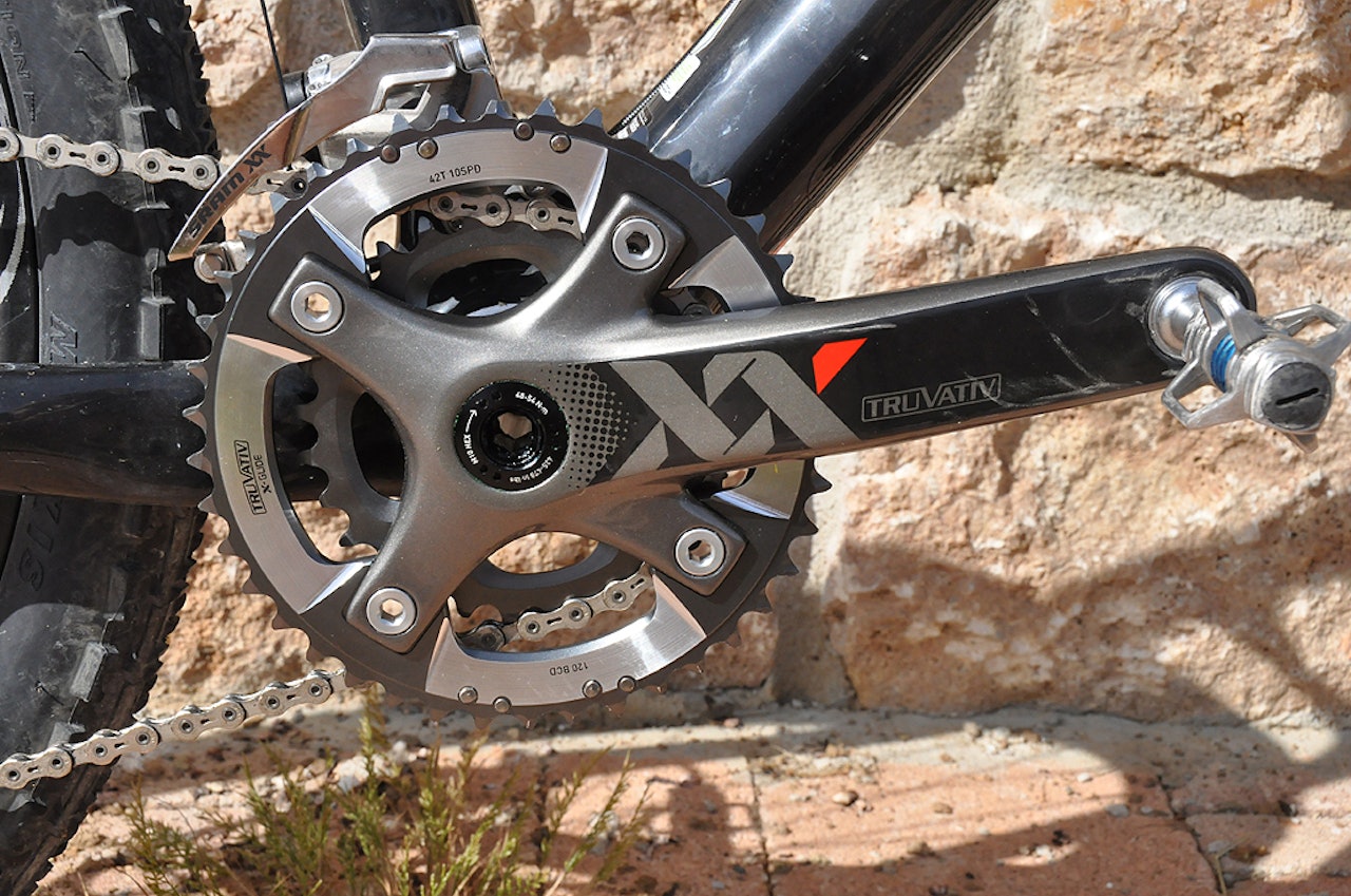 2 X 10: SRAM XX-kranken er laget med 2 x 10 gir i tankene. Her i mellomstor utgave med 28-42-tannhjul. Kranken veier under 700 gram komplett. sykkelgir sram xx 2x10