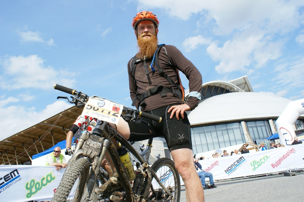SJEFEN SJØL: Aslak Mørstad er jovial og lærevillig. Under Ultrabirken brukte han et mislykket ritt til å kurse andre deltagere underveis. Foto: Henrik Alpers SJEFEN SJØL: Aslak Mørstad er jovial og lærevillig. Under Ultrabirken brukte han et mislykket ritt til å kurse andre deltagere underveis. Foto: Henrik Alpers