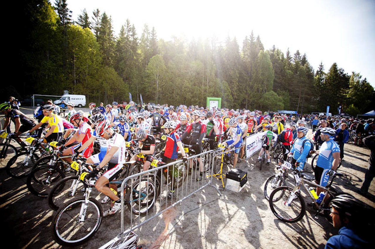 KLART FOR CUP: I solskinnet før start på Terrengsykkelrittet er stemningen alltid god. I år blir det 1 av 3 ritt i Terrengcupen. KLART FOR CUP: I solskinnet før start på Terrengsykkelrittet er stemningen alltid god. I år blir det 1 av 3 ritt i Terrengcupen.