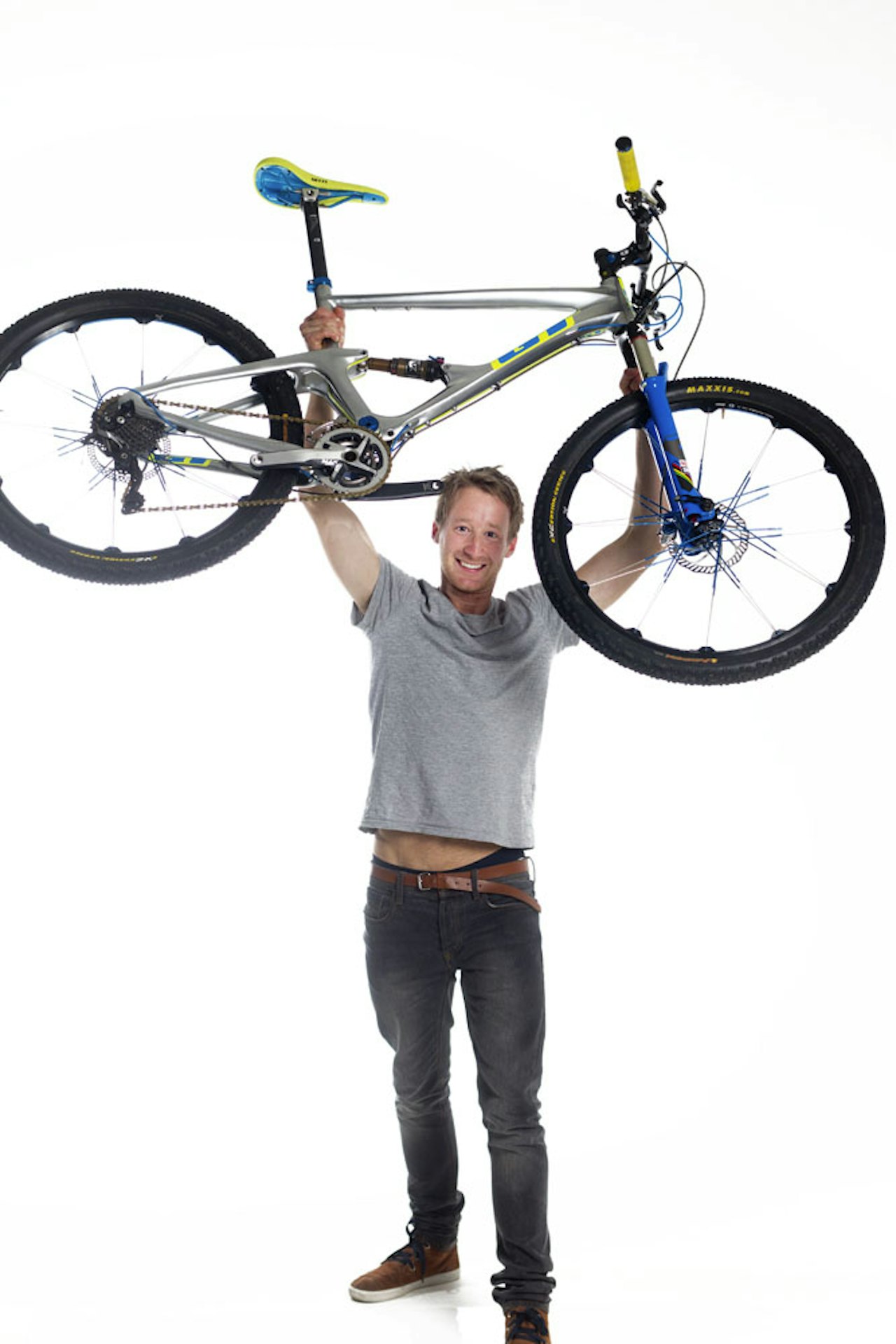 LETT NOK: GT Zaskar 100 Team er nok ingen lettvekter, men kan en løfte den over hodet er det godt nok for oss. LETT NOK: GT Zaskar 100 Team er nok ingen lettvekter, men kan en løfte den over hodet er det godt nok for oss.