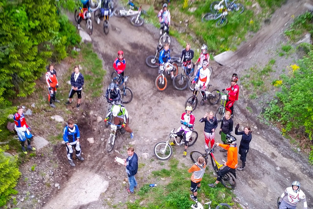 GRASROTA:Utforsyklister på alle nivå samlet til ritt midt i uka. GRASROTA:Utforsyklister på alle nivå samlet til ritt midt i uka.