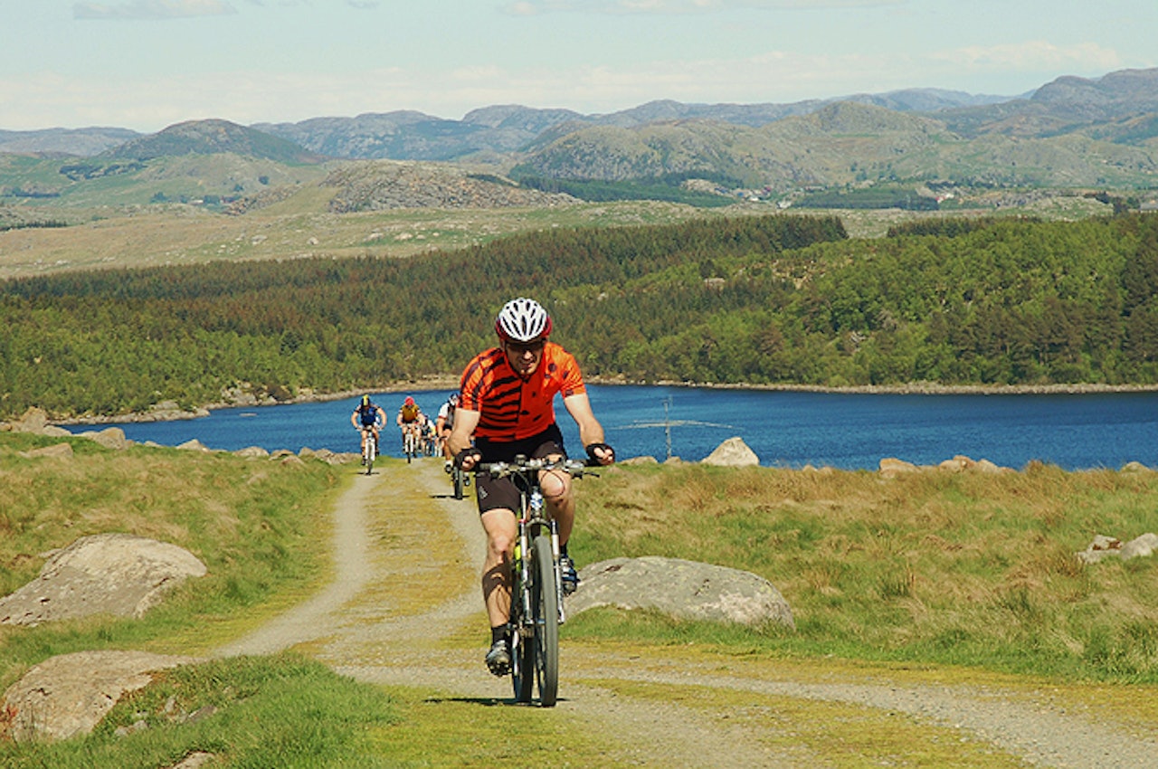 LYEFJELL Den siste stigningen opp på Lyefjell før nedkjøringen til målområdet på Vestly utenfor Bryne sentrum får fram melkesyra hos de fleste. (Foto: Elisabeth Randulff) LYEFJELL Den siste stigningen opp på Lyefjell før nedkjøringen til målområdet på Vestly utenfor Bryne sentrum får fram melkesyra hos de fleste. (Foto: Elisabeth Randulff)