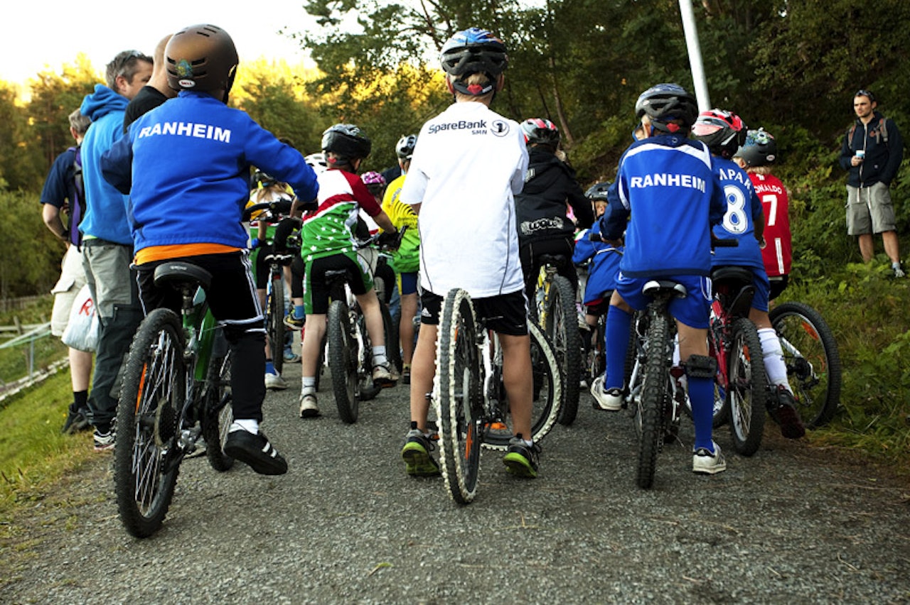 Fotballtrøya er perfekt antrekk for sykkelritt! Fotballtrøya er perfekt antrekk for sykkelritt!
