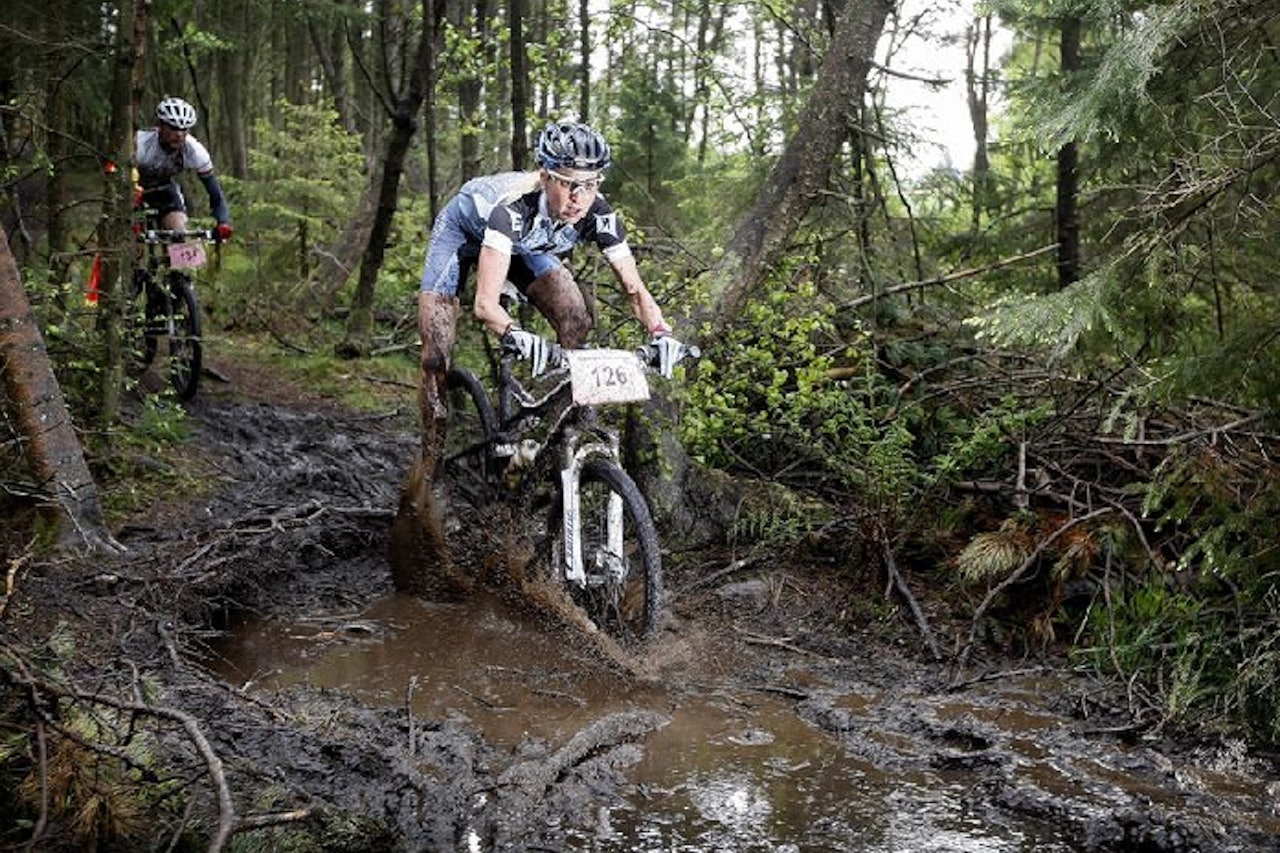 GJØRMESEIER: Lene Byberg tok en overlegen hjemmeseier i gjørma i Sørmarka. Foto: Anders Minge. GJØRMESEIER: Lene Byberg tok en overlegen hjemmeseier i gjørma i Sørmarka. Foto: Anders Minge.