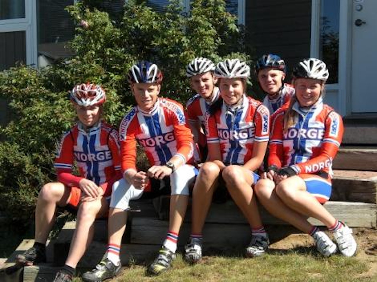 UNG RUNDBANETROPP: Fra venstre: Elisabeth Sveum, Ole Hem, Tobias Sæther, Torunn Stake Laengen, Sturla Aune og Ingrid Sofie Bøe Jacobsen. Foto: Norges Cykleforbund (www.sykling.no) UNG RUNDBANETROPP: Fra venstre: Elisabeth Sveum, Ole Hem, Tobias Sæther, Torunn Stake Laengen, Sturla Aune og Ingrid Sofie Bøe Jacobsen. Foto: Norges Cykleforbund (www.sykling.no)