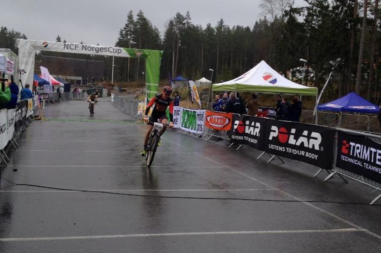 SEIER: Brede kunne fortjent juble etter en lang dag som tilslutt endte med seier. Foto: Halden Ck. SEIER: Brede kunne fortjent juble etter en lang dag som tilslutt endte med seier. Foto: Halden Ck.