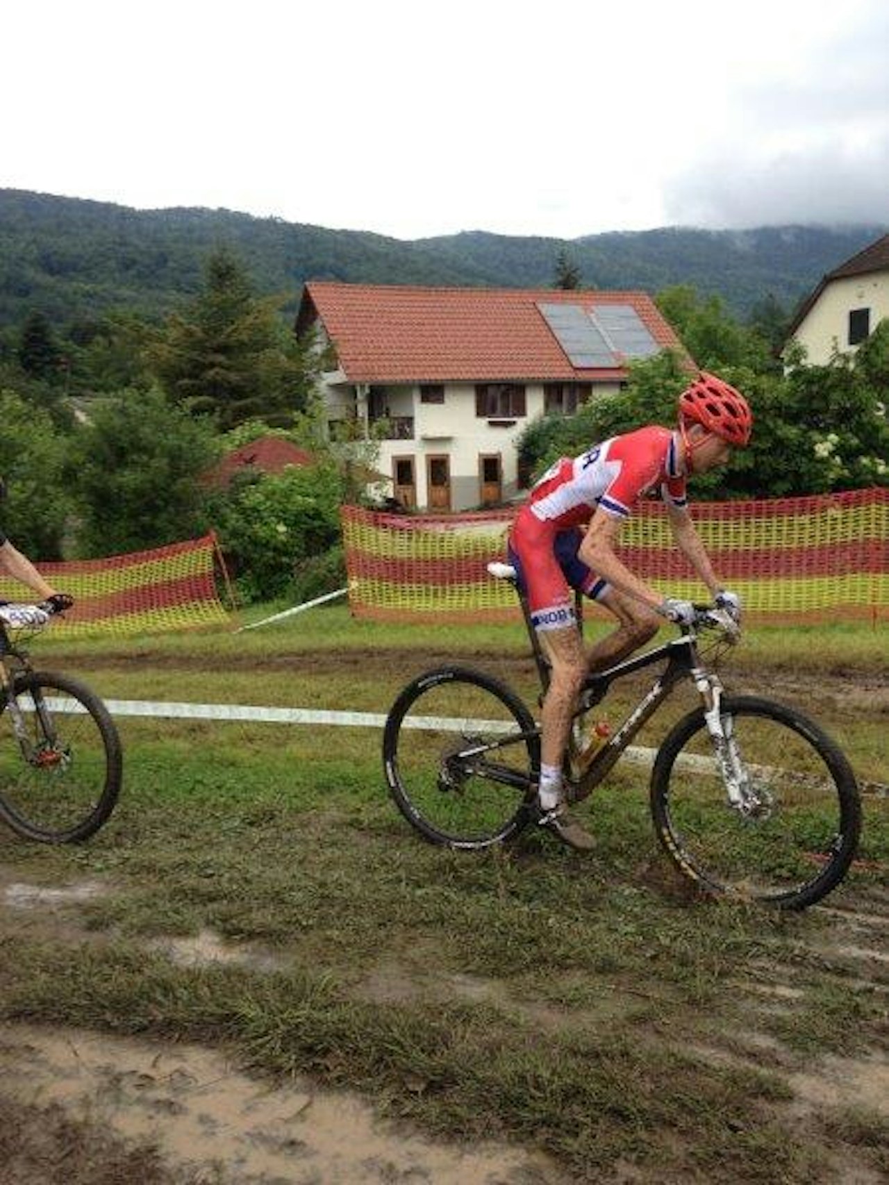 PÅ PALLEN: Sondre Kristiansen sikret andreplassen i de ufyselige forholdene i Østerrike. PÅ PALLEN: Sondre Kristiansen sikret andreplassen i de ufyselige forholdene i Østerrike.