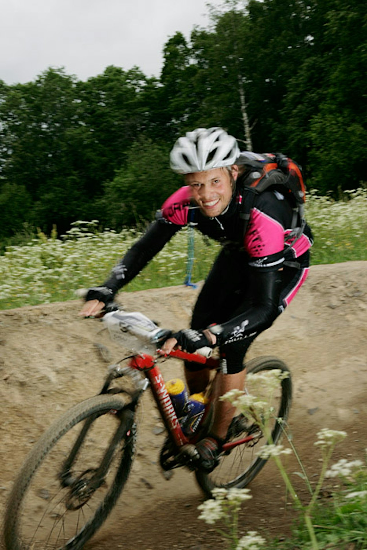 INNOVATØR: I fjor fortsatte Stian Eckhoff alene til mål utenfor konkurranse da makkeren måtte bryte. Foto: Lars-Kristian Haugen INNOVATØR: I fjor fortsatte Stian Eckhoff alene til mål utenfor konkurranse da makkeren måtte bryte. Foto: Lars-Kristian Haugen