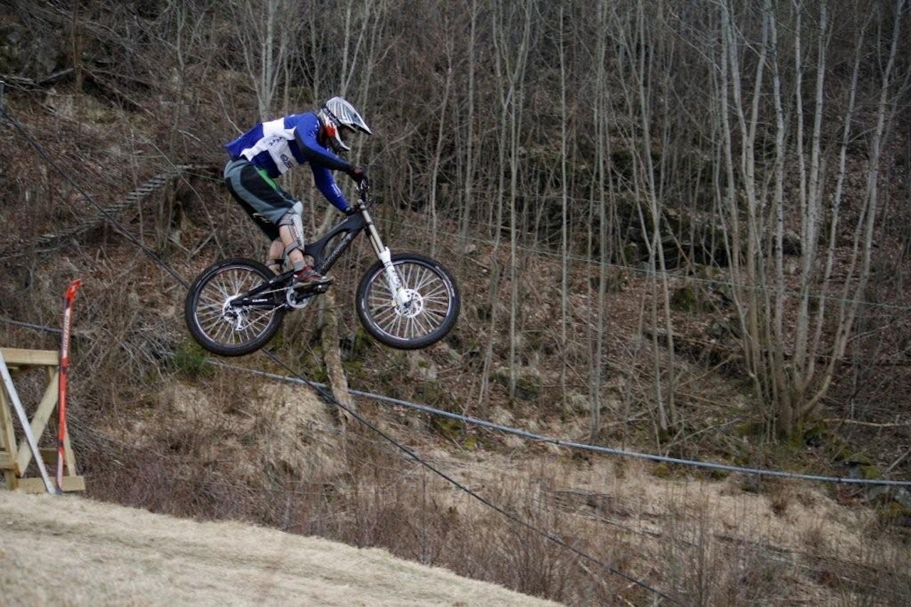 PÅ HÅRET: Øyvind Østvedt var godt forberedt, her under påskesyklinga i Tveit. Foto: Kristin Knox PÅ HÅRET: Øyvind Østvedt var godt forberedt, her under påskesyklinga i Tveit. Foto: Kristin Knox