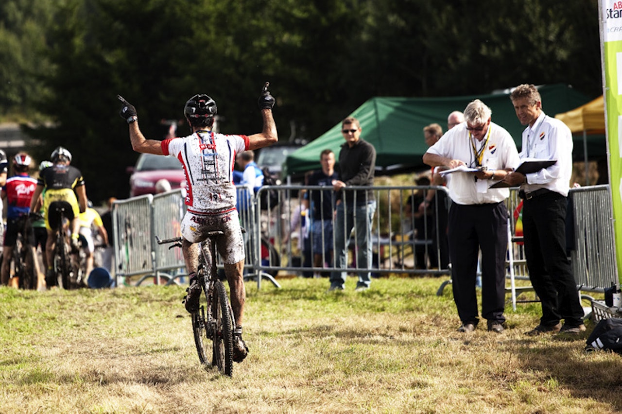 Håkon Austad slutter ikke å imponere. I klatrepartiene i dagens løype kan fotografen konstatere at ingen var i nærheten av å holde samme frekvens og tempo. Håkon Austad slutter ikke å imponere. I klatrepartiene i dagens løype kan fotografen konstatere at ingen var i nærheten av å holde samme frekvens og tempo.