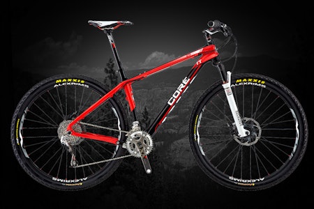 Flaggskip: Ser du etter dagens versjon av Intruder Carbon er det Core TT 20S du finner. Eller 27,5-broren, da. Som har det like catchy navnet Core Elite S 20S. Flaggskip: Ser du etter dagens versjon av Intruder Carbon er det Core TT 20S du finner. Eller 27,5-broren, da. Som har det like catchy navnet Core Elite S 20S.