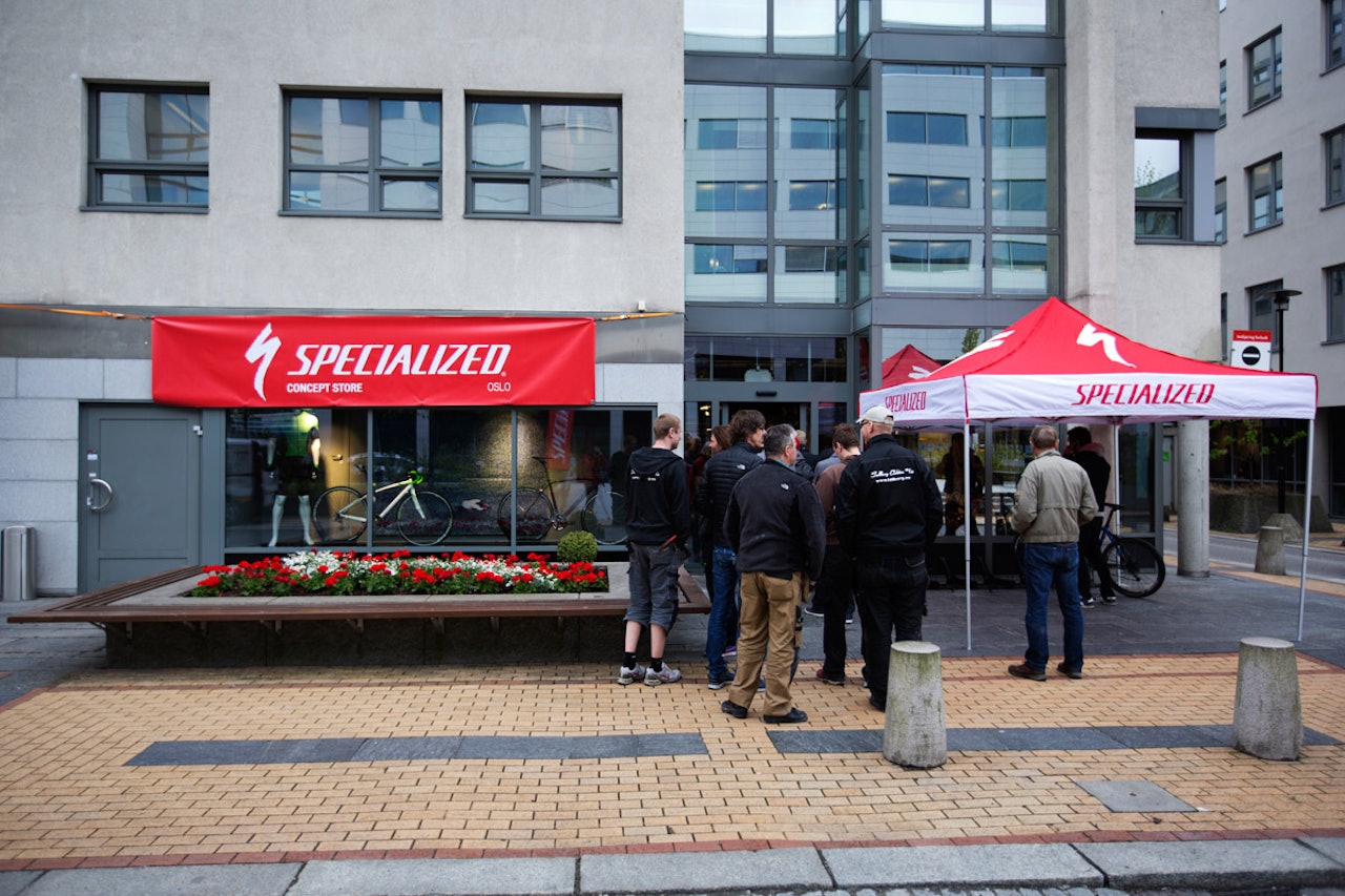 FOLKSOMT: Nesten 200 personer var innom lanseringen av den nye butikken på Lysaker. FOLKSOMT: Nesten 200 personer var innom lanseringen av den nye butikken på Lysaker.