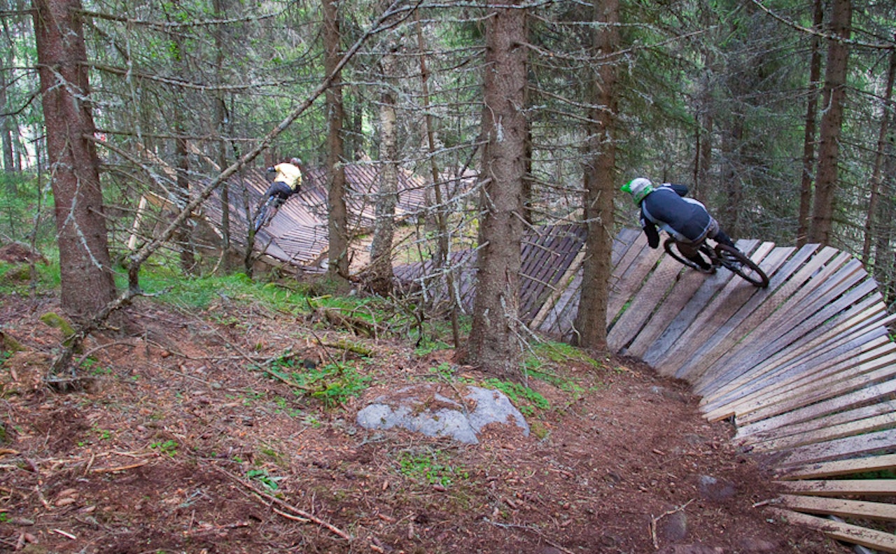 DOBBEL: Vegard Breie (foran) viser Lars Tore vei i Siloløypa. Foto: Simen Berg DOBBEL: Vegard Breie (foran) viser Lars Tore vei i Siloløypa. Foto: Simen Berg