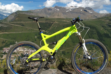 SNART OPPE:  GT Force er med på notene i både tynn luft og bratte bakker. Den gule fargen synes godt i fjellet. SNART OPPE:  GT Force er med på notene i både tynn luft og bratte bakker. Den gule fargen synes godt i fjellet.