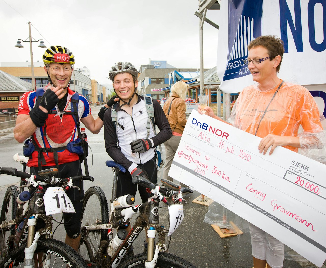 SEIER PÅ STORE HJUL: Offroad Finnmark 300 ble i helgen vunnet av Daniel Leirbakken og Kjetil Johansen. Foto: Jørn Losvar SEIER PÅ STORE HJUL: Offroad Finnmark 300 ble i helgen vunnet av Daniel Leirbakken og Kjetil Johansen. Foto: Jørn Losvar