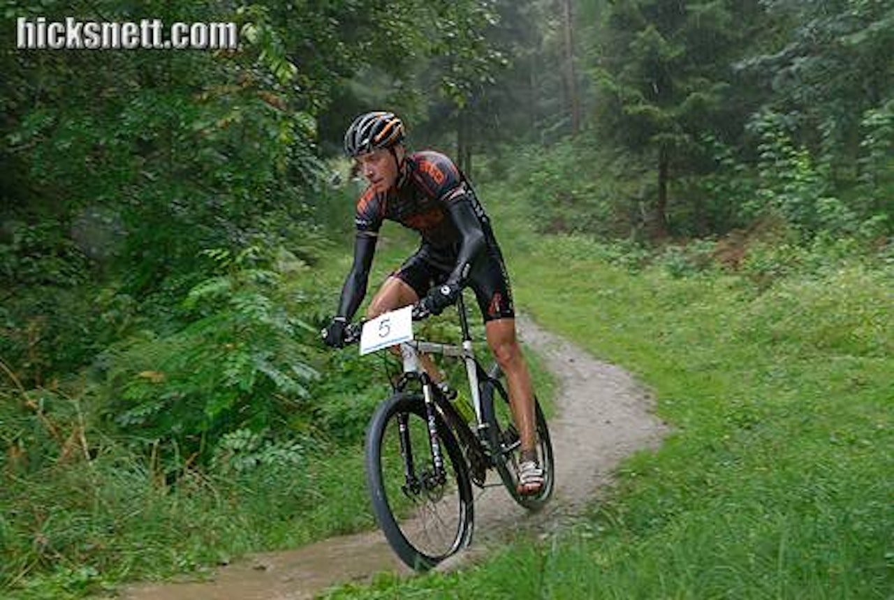 Anders Hovdenes fra Team Etto-Høydahl beviser igjen at han er landets raskeste terrengsyklist hvis han ikke har problemer. Foto: Erik Hicks/Hicksnett.com Anders Hovdenes fra Team Etto-Høydahl beviser igjen at han er landets raskeste terrengsyklist hvis han ikke har problemer. Foto: Erik Hicks/Hicksnett.com
