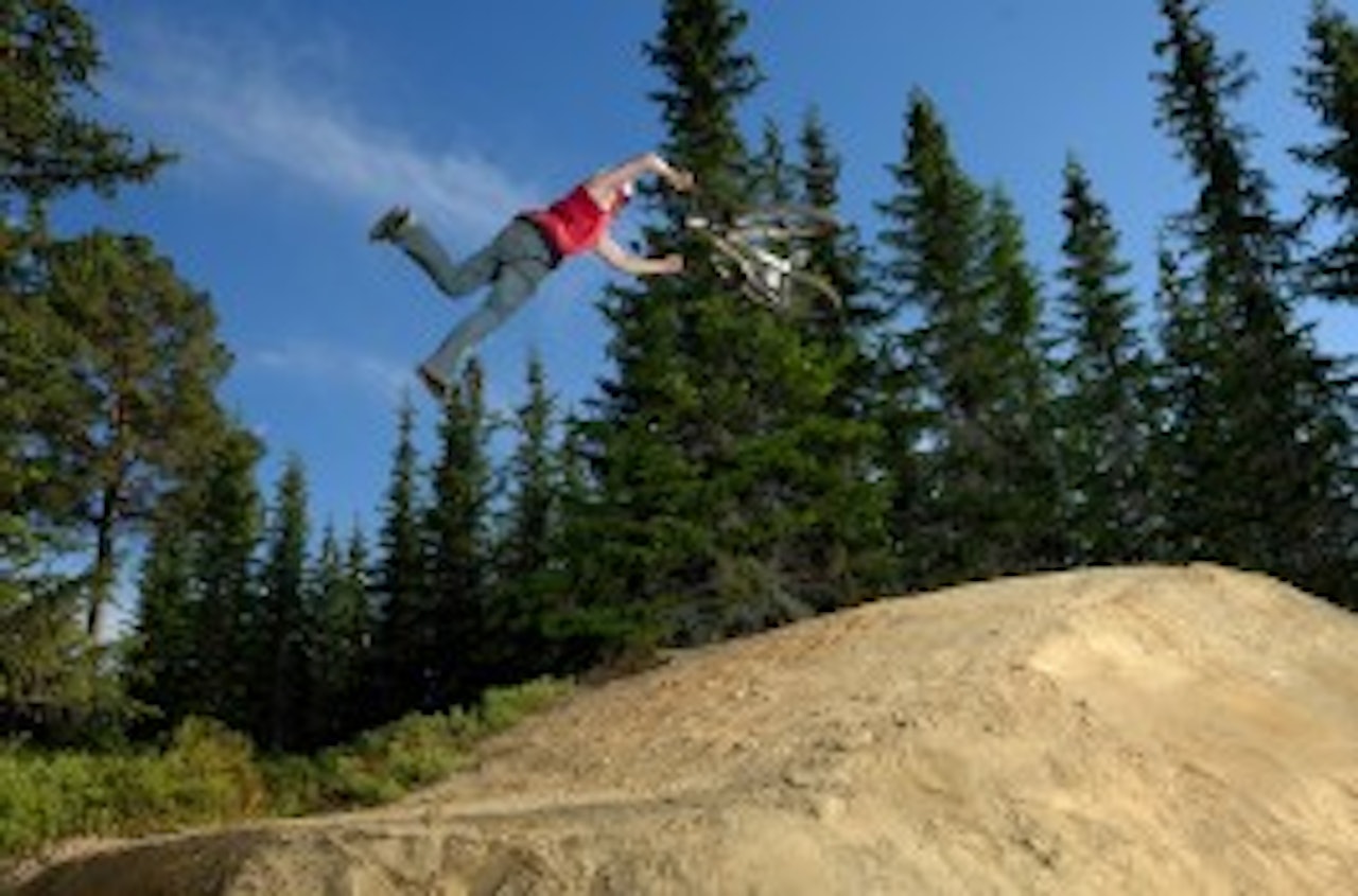 Niels tar signaturtrikset superwhip. Se hvordan i siste TERRENGSYKKEL Niels tar signaturtrikset superwhip. Se hvordan i siste TERRENGSYKKEL