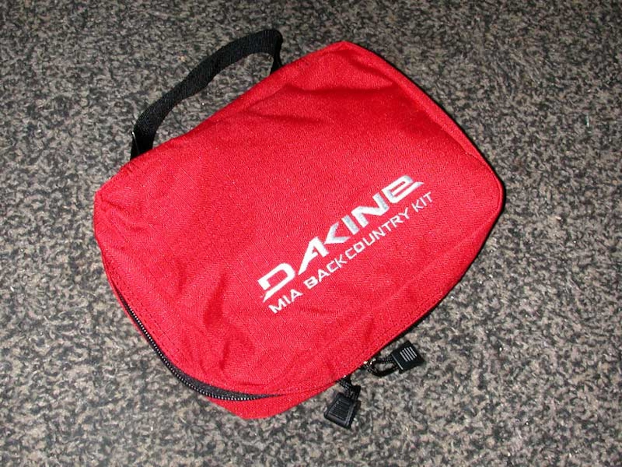 Julerød og fin. Kanskje den er nissens? Julerød og fin. Kanskje den er nissens?