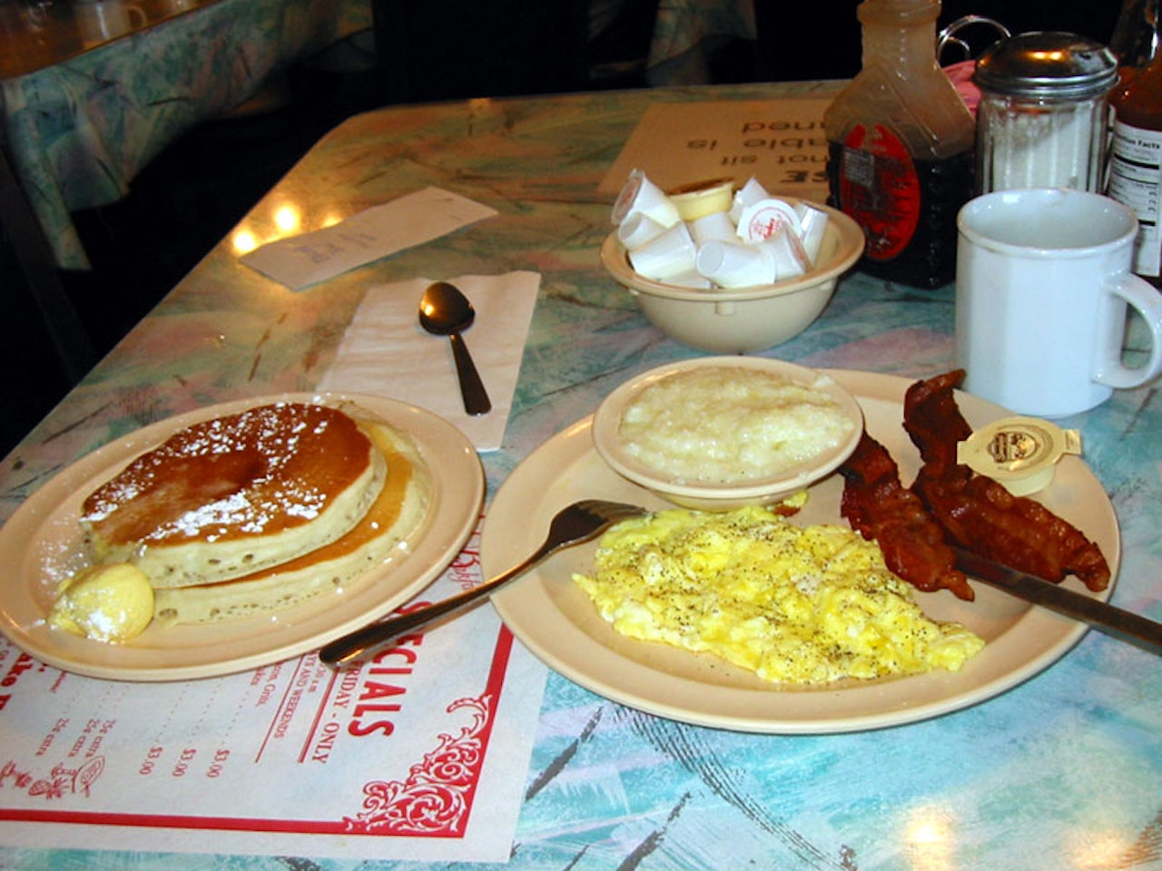 Smult? Pancakes, grits, scrambled eggs og bacon. Nirvana? Smult? Pancakes, grits, scrambled eggs og bacon. Nirvana?