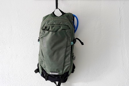 KLASSIKER: Camelbak Mule Pro 14 er en lett og luftig sykkelsekk med medfølgende vanntank og smart rominndeling.  Camelbak MULE Pro 14