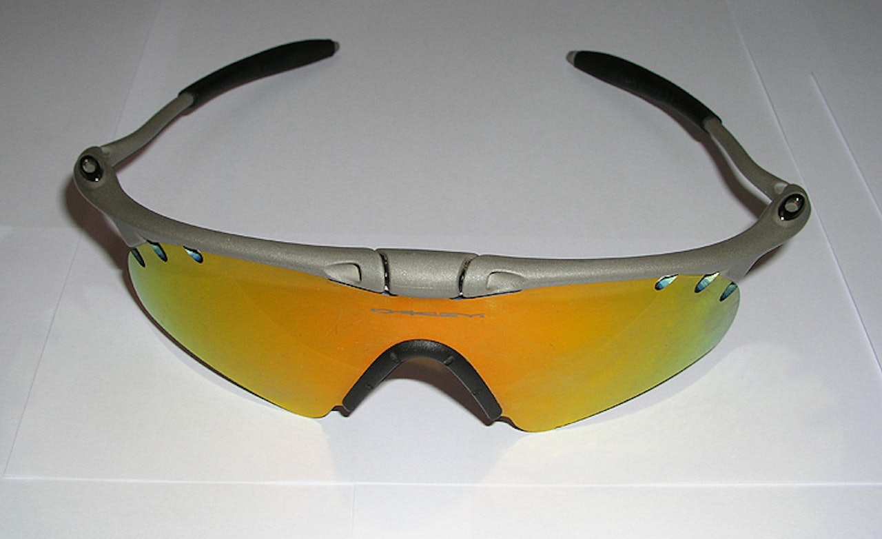 TEST AV SYKKELBRILLER: Vi har testet Oakley MagFrames. Store glass beskytter bra og optikken er suveren. test oakley sykkelbriller