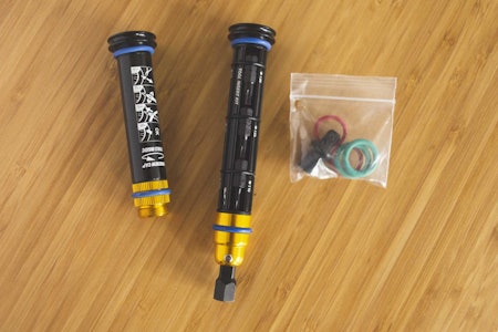 DESIGN FRA LEZYNE: Lezyne har gjort seg store på å levere nyttig verktøy og annet tilbehør til sykling, i en stilig innpakning. Dette verktøyet er intet unntak.  test av lezyne dual insert tubeless kit