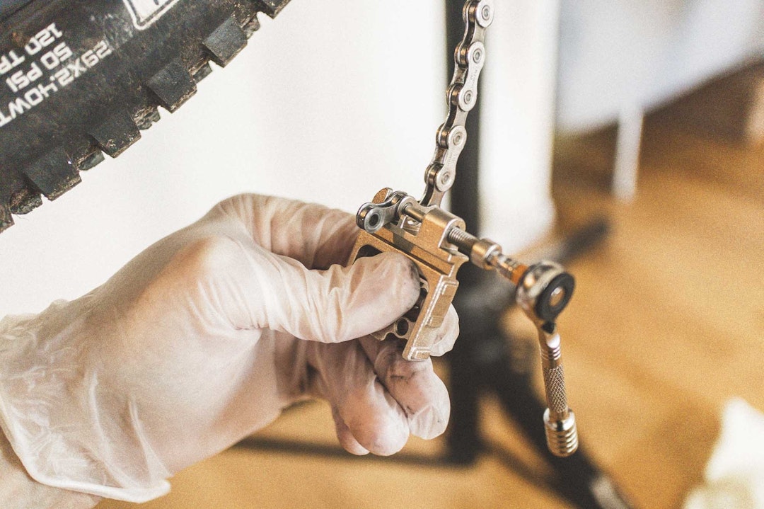 NØDVENDIG: Du trenger en kjedekutter for å kappe det nye kjedet i riktig lengde. Foto: Kristoffer H. Kippernes Kjedekutter