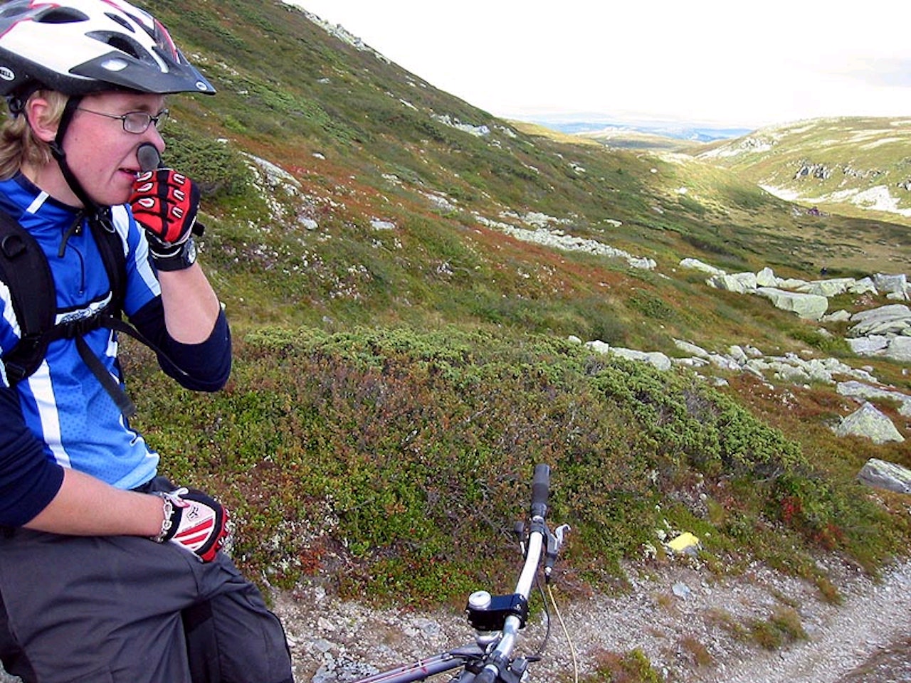 Smart: Kristoffer «Trailstar» Kippernes med korrekt hjelmføring på Skeikampen. Smart: Kristoffer «Trailstar» Kippernes med korrekt hjelmføring på Skeikampen.