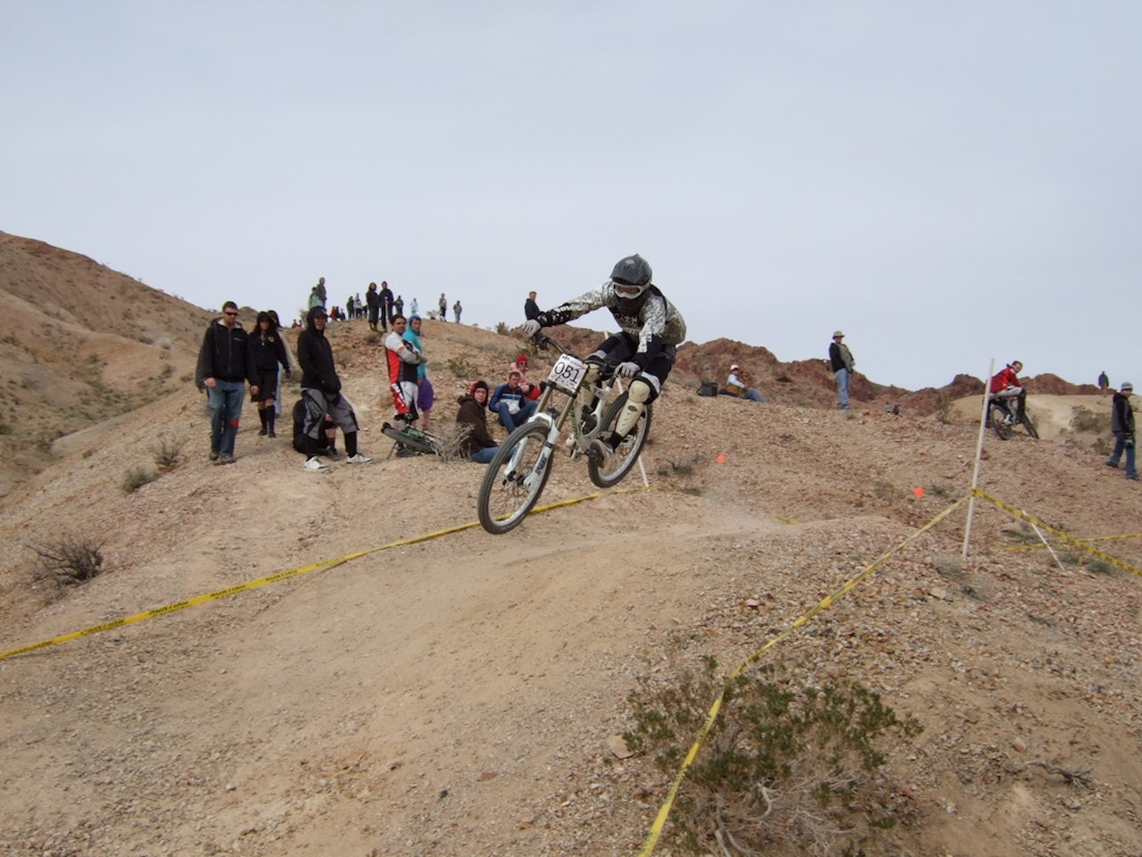 SOLID I ØRKENEN: Espen Johnsen viser god form på forsesongen. I helgen tok han fjerdeplass i ørkenutfor i Bootleg Canyon. Foto: Bjarte Nielsen SOLID I ØRKENEN: Espen Johnsen viser god form på forsesongen. I helgen tok han fjerdeplass i ørkenutfor i Bootleg Canyon. Foto: Bjarte Nielsen